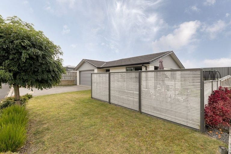 Photo of property in Waterview Estate, 33/4 Greystone Place, Omokoroa, 3114