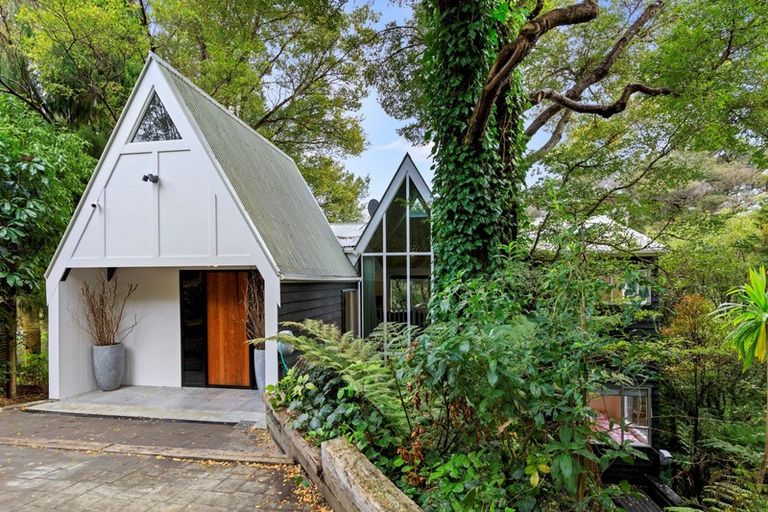 Photo of property in 5 Kenilworth Grove, Silverstream, Upper Hutt, 5019