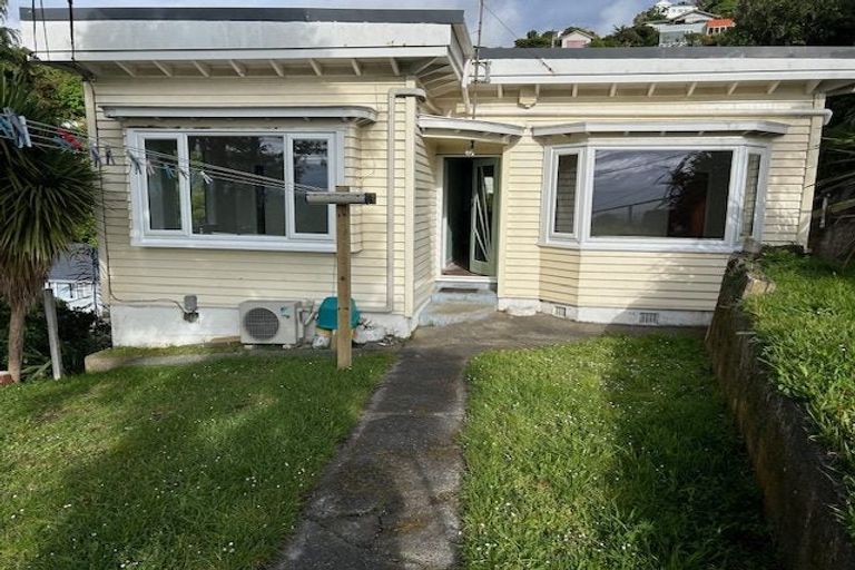 Photo of property in 16 Moffitt Street, Vogeltown, Wellington, 6021