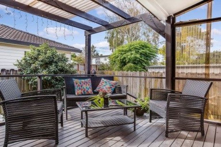 Photo of property in 2/44 Darren Crescent, Half Moon Bay, Auckland, 2012