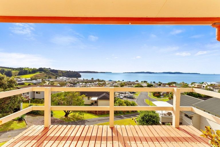 Photo of property in 37 Merehai Place, Snells Beach, 0920