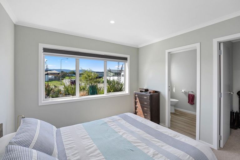 Photo of property in 5 Seagrass Place, Otaki Beach, Otaki, 5512