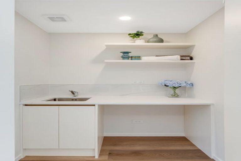 Photo of property in 140b Edgewater Drive, Pakuranga, Auckland, 2010