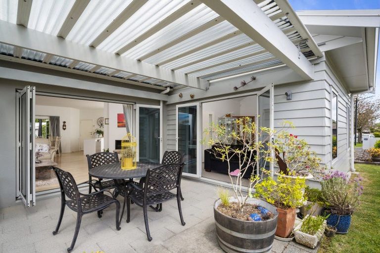 Photo of property in 10 Waiora Place, Pyes Pa, Tauranga, 3112