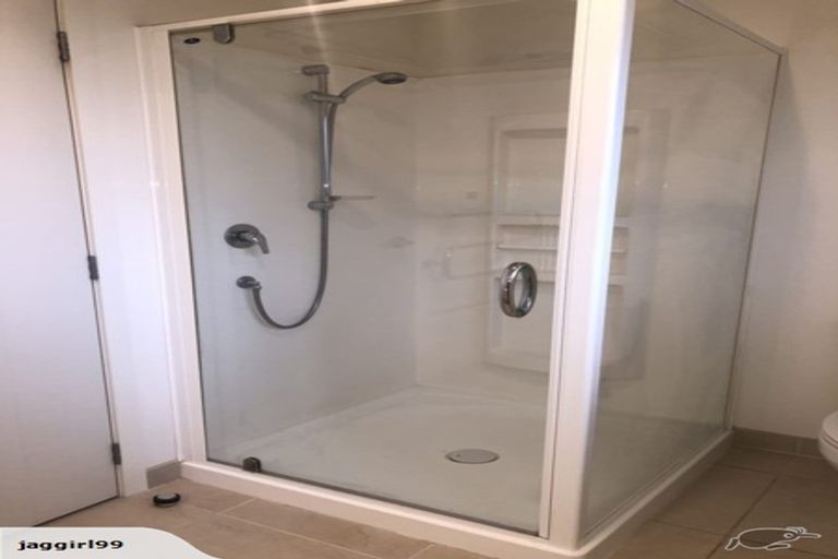 Photo of property in 3/4a Corrella Road, Belmont, Auckland, 0622