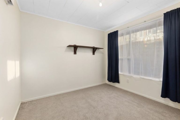 Photo of property in 1b Lord Street, Stokes Valley, Lower Hutt, 5019