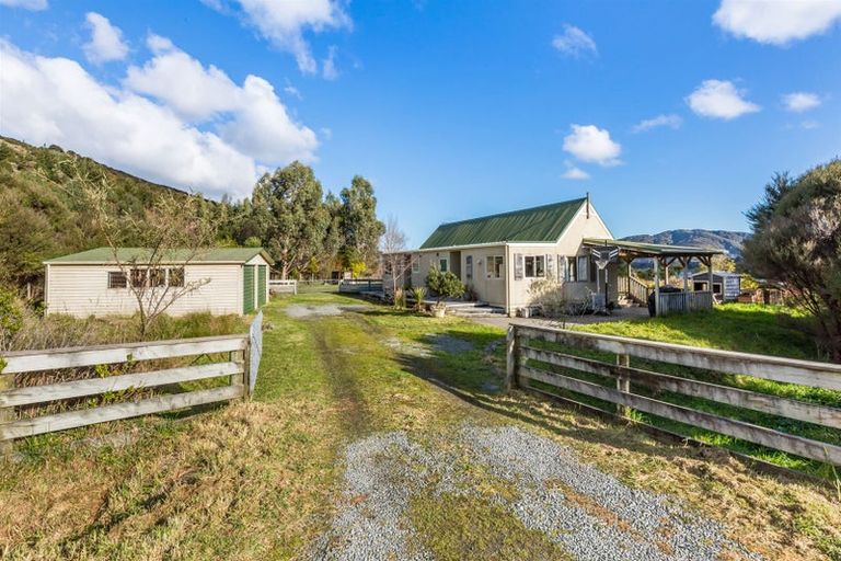 Photo of property in 38 Pencarrow Crescent, Wainuiomata, Lower Hutt, 5014