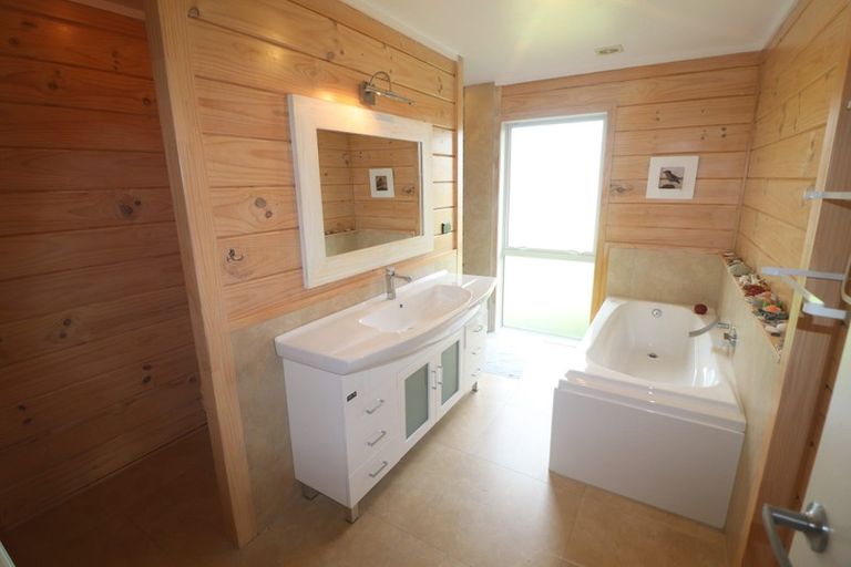 Photo of property in 28 Okura River Road, Okura, Albany, 0792