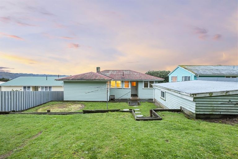 Photo of property in 52 Arahura Crescent, Waitangirua, Porirua, 5024