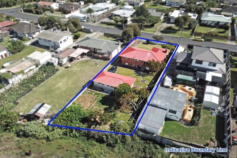 Photo of property in 33 Blake Road, Mangere East, Auckland, 2024
