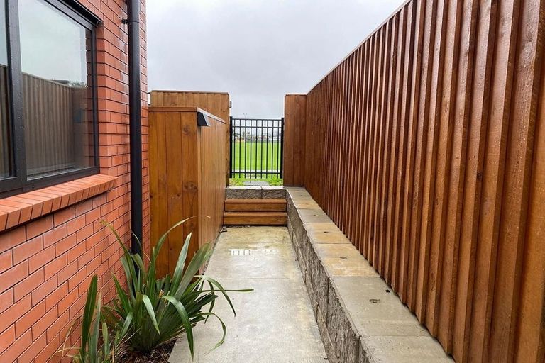 Photo of property in 5/79 Taikata Road, Te Atatu Peninsula, Auckland, 0610