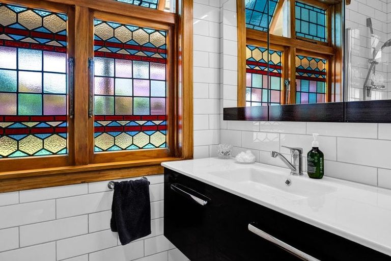 Photo of property in 58 Govett Avenue, Frankleigh Park, New Plymouth, 4310