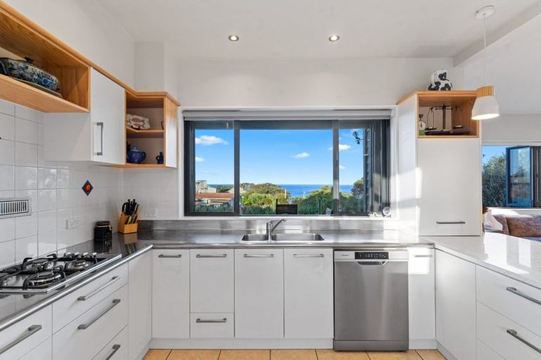 Photo of property in 68 Barrier View Road, Leigh, 0985