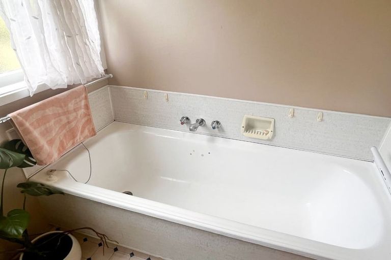 Photo of property in 12 Guinness Crescent, Ilam, Christchurch, 8041