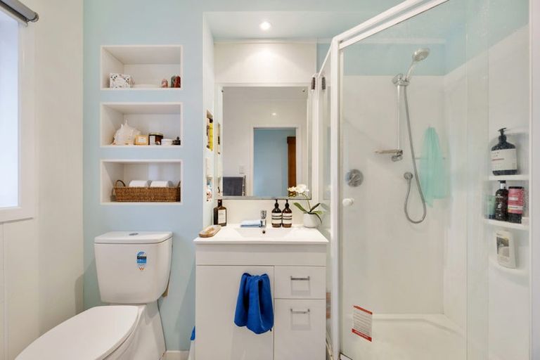 Photo of property in Kingsgate Flats, 10 Austin Street, Mount Victoria, Wellington, 6011