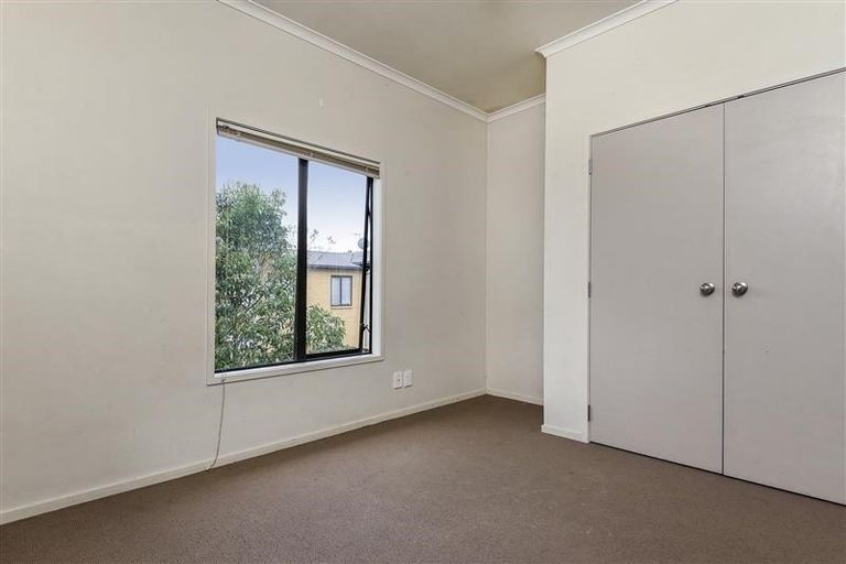 Photo of property in 56 Verdale Circle, Glen Eden, Auckland, 0602