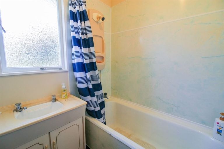 Photo of property in 105 Cornfoot Street, Castlecliff, Whanganui, 4501