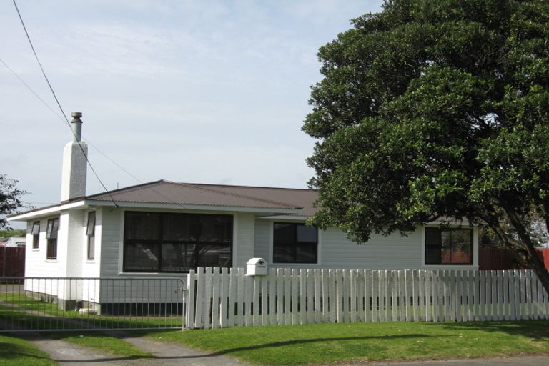 Photo of property in 62 Thatcher Street, Castlecliff, Wanganui, 4501