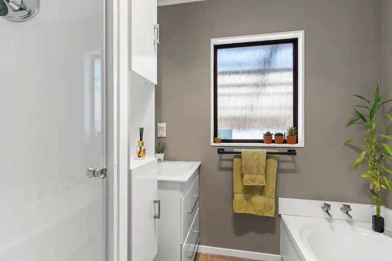 Photo of property in 22 Pukeroa Place, Papakura, 2110