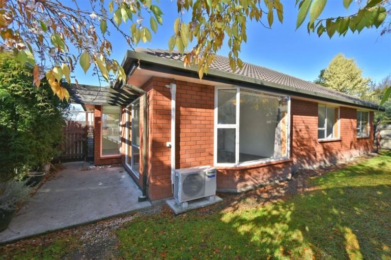 Photo of property in 2/41 Brodie Street, Ilam, Christchurch, 8041