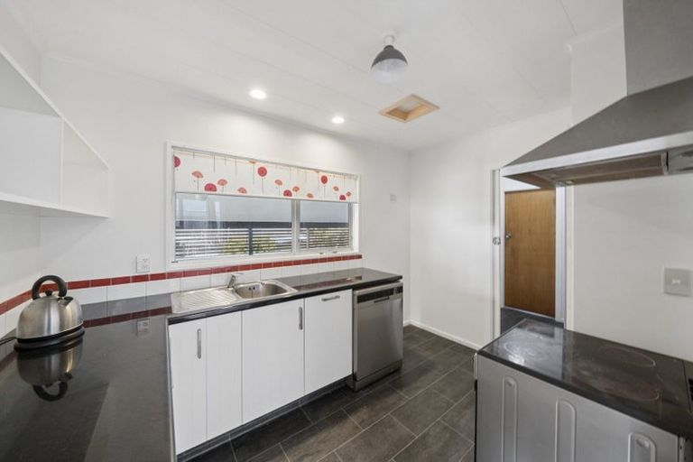 Photo of property in 120 Kahu Road, Paremata, Porirua, 5024