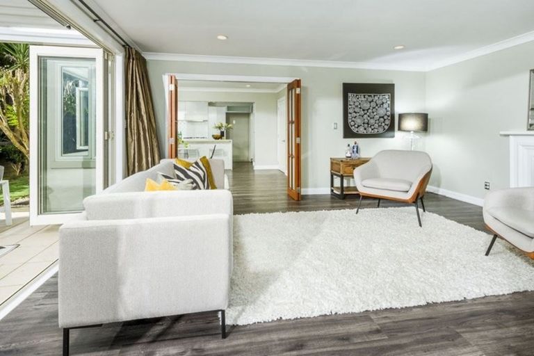 Photo of property in 72b Parr Terrace, Castor Bay, Auckland, 0620