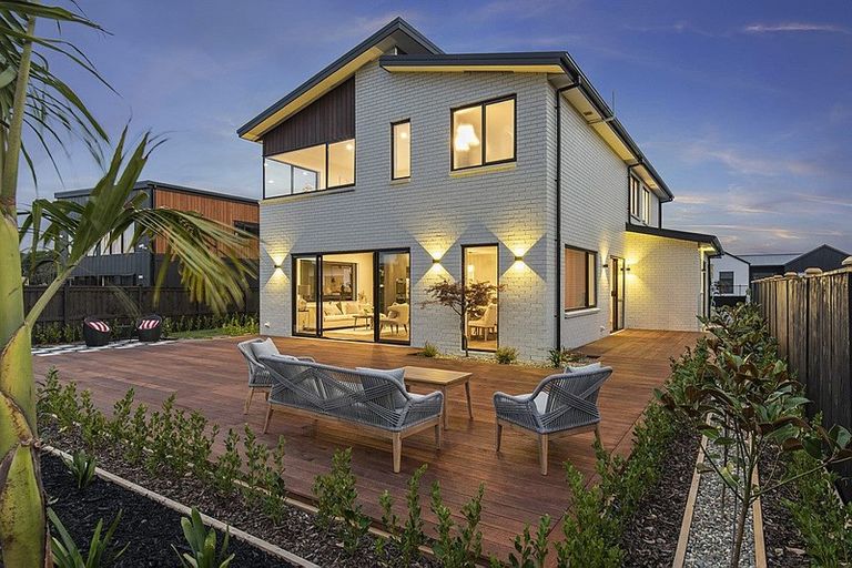 Photo of property in 83 Riverhead Point Drive, Riverhead, 0820