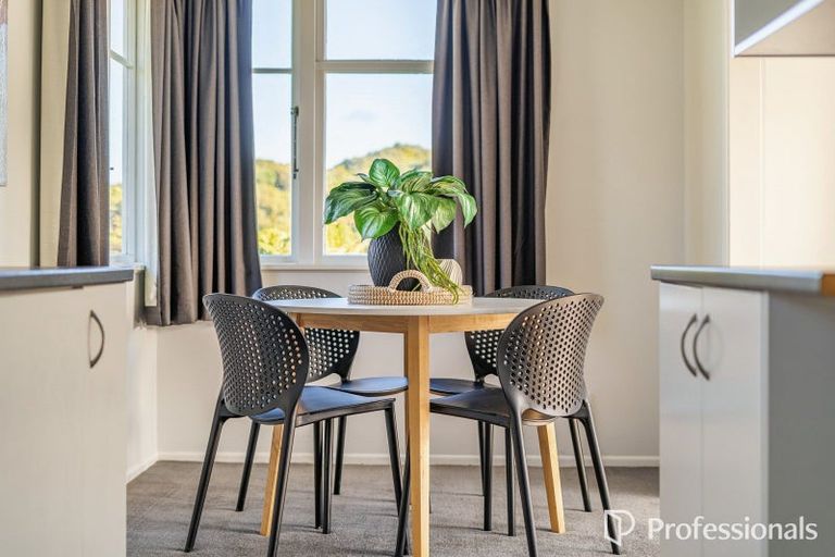 Photo of property in 5 Holly Grove, Maungaraki, Lower Hutt, 5010