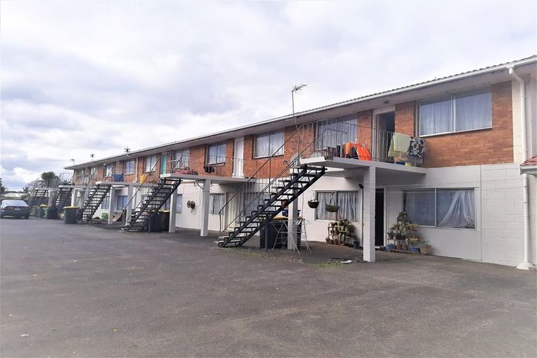 Photo of property in 2/90 Kenderdine Road, Papatoetoe, Auckland, 2025