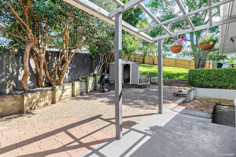 Photo of property in 32 Normanton Street, Glenfield, Auckland, 0629