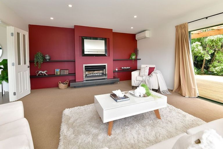 Photo of property in 45 Tindalls Bay Road, Tindalls Beach, Whangaparaoa, 0930