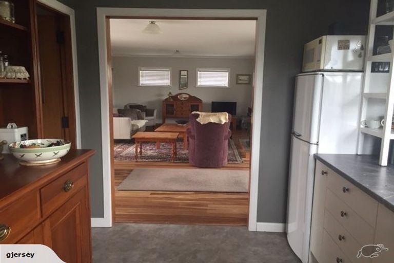 Photo of property in 10 Helga Crescent, Te Atatu Peninsula, Auckland, 0610