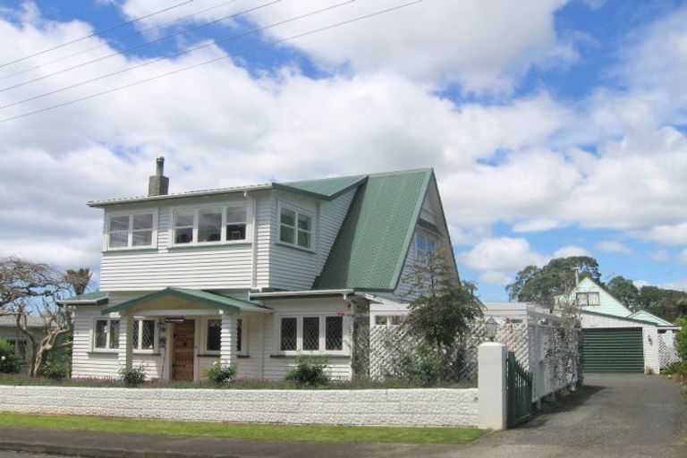Photo of property in 9-11 Seaview Road, Waihi Beach, 3611