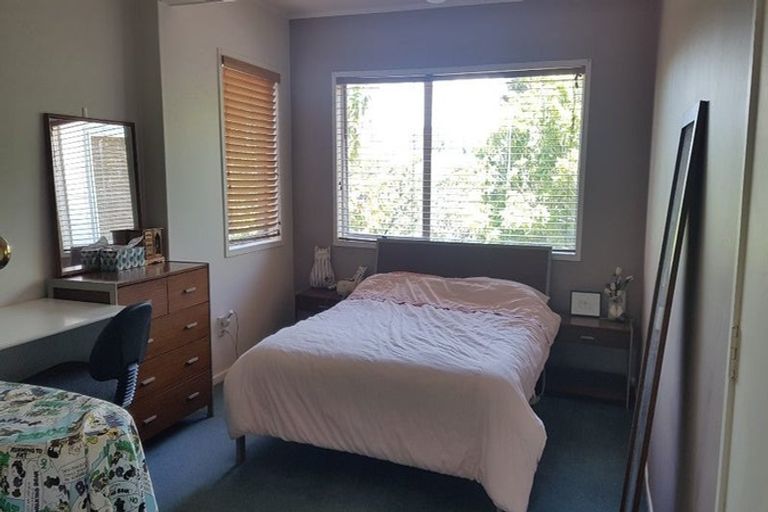 Photo of property in 38 Deverell Place, Northcross, Auckland, 0632