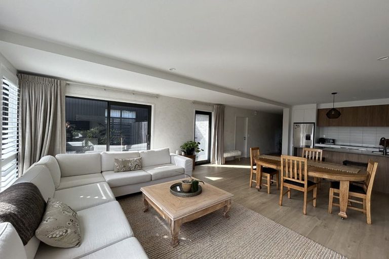 Photo of property in 6 Chapman Way, Jacks Point, 9371