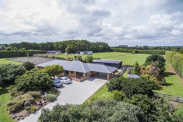 Photo of property in 74 Old Railway Road, Kumeu, 0892