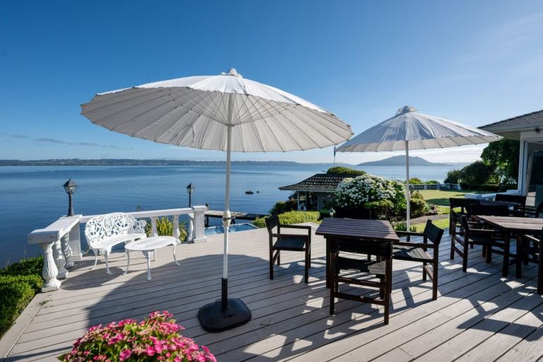 Photo of property in 15 Manahi Avenue, Kawaha Point, Rotorua, 3010