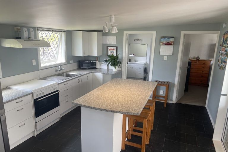 Photo of property in 32 Chamberlain Avenue, Amberley, 7481