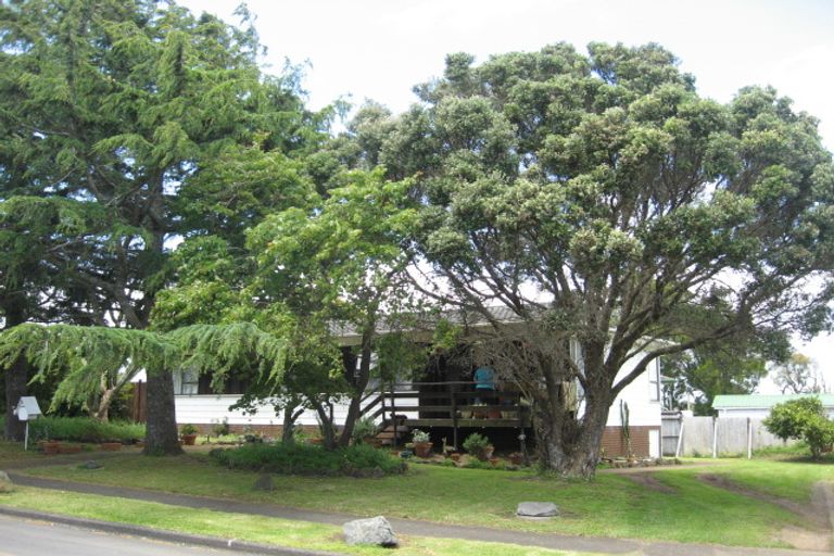 Photo of property in 2 Matua Place, Clendon Park, Auckland, 2103