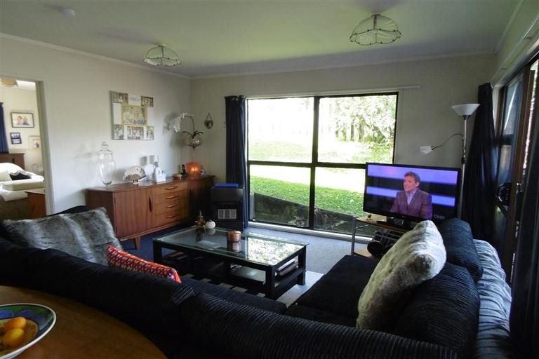 Photo of property in 1 Walnut Lane, Browns Bay, Auckland, 0630