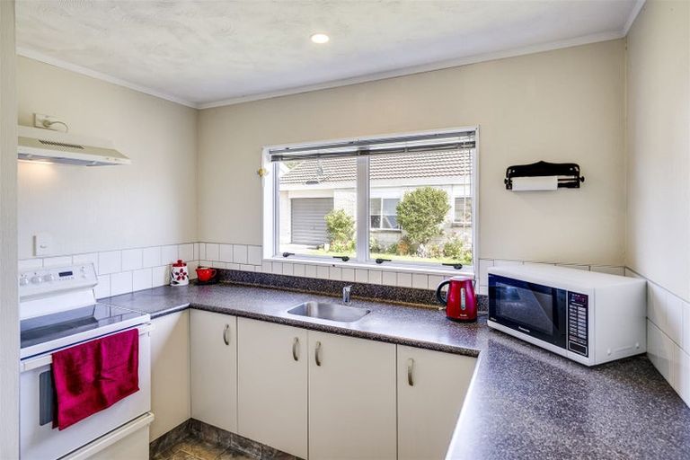 Photo of property in 2/55 Meeanee Road, Taradale, Napier, 4112