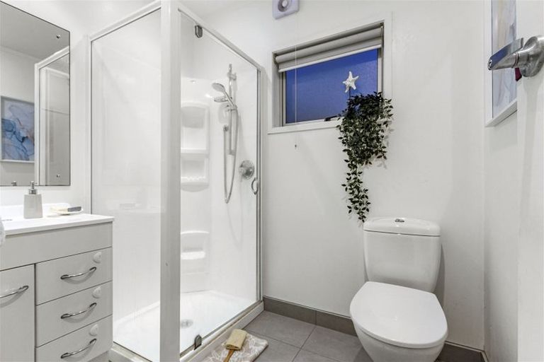 Photo of property in 46 Parr Terrace, Castor Bay, Auckland, 0620