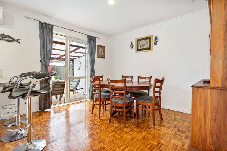 Photo of property in 11a Dianne Louise Drive, Half Moon Bay, Auckland, 2012