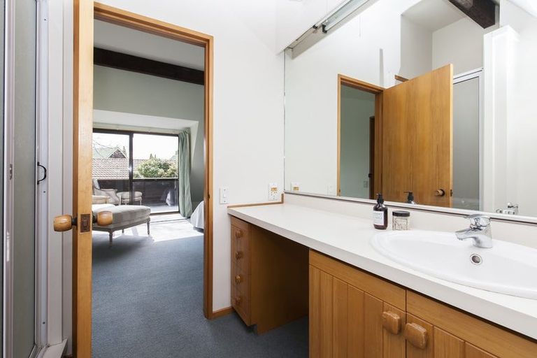 Photo of property in 33 Dovedale Avenue, Ilam, Christchurch, 8041