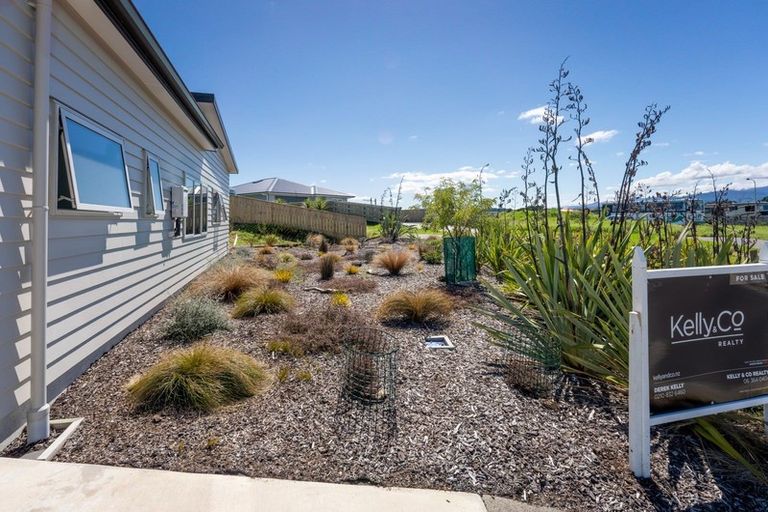 Photo of property in 5 Seagrass Place, Otaki Beach, Otaki, 5512