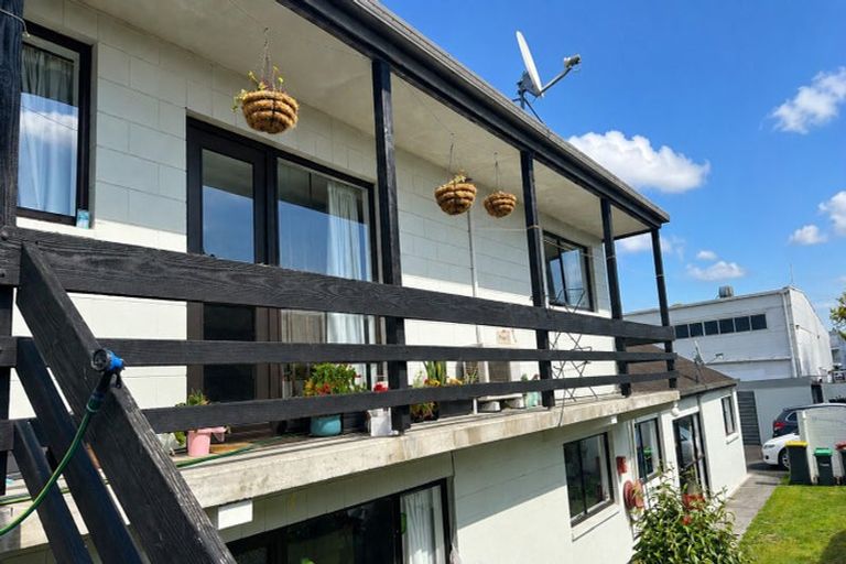 Photo of property in 1/23 Newnham Terrace, Upper Riccarton, Christchurch, 8041