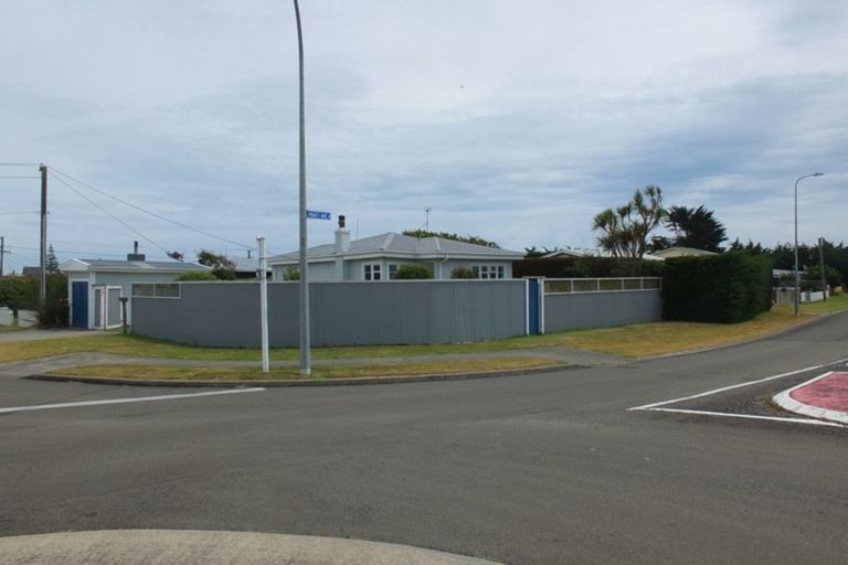 Photo of property in 4 Taylor Street, Foxton Beach, Foxton, 4815