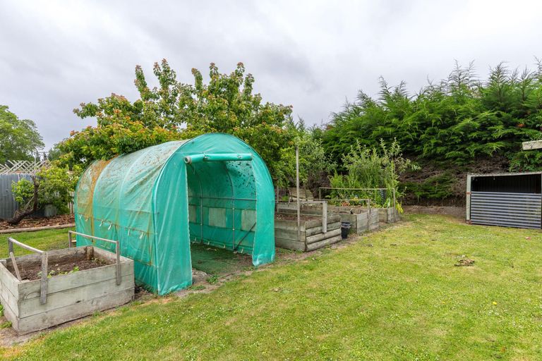 Photo of property in 16 Dobson Street, Waimate, 7924