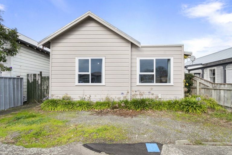 Photo of property in 412 Featherston Street, Palmerston North, 4414