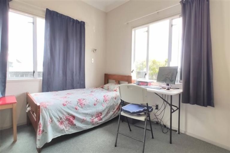 Photo of property in 33 View Road, Henderson, Auckland, 0612